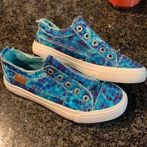 Blowfish Blue tie dye Women’s size 7
